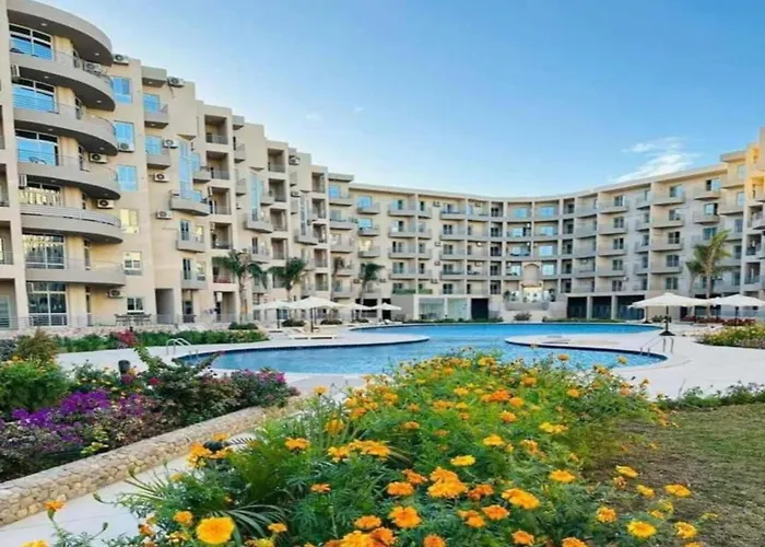 Luxury Modern Near Airport & Downtown Хургада
