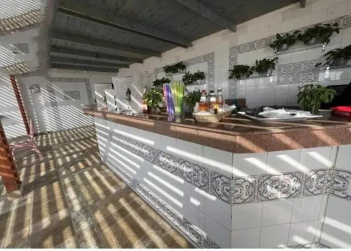 Luxury Modern Near Airport & Downtown Апартаменты *