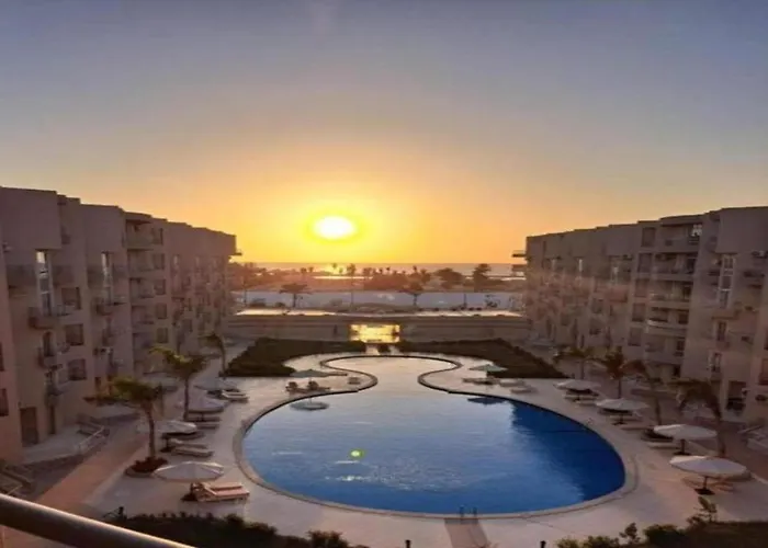 Luxury Modern Near Airport & Downtown Апартаменты Хургада